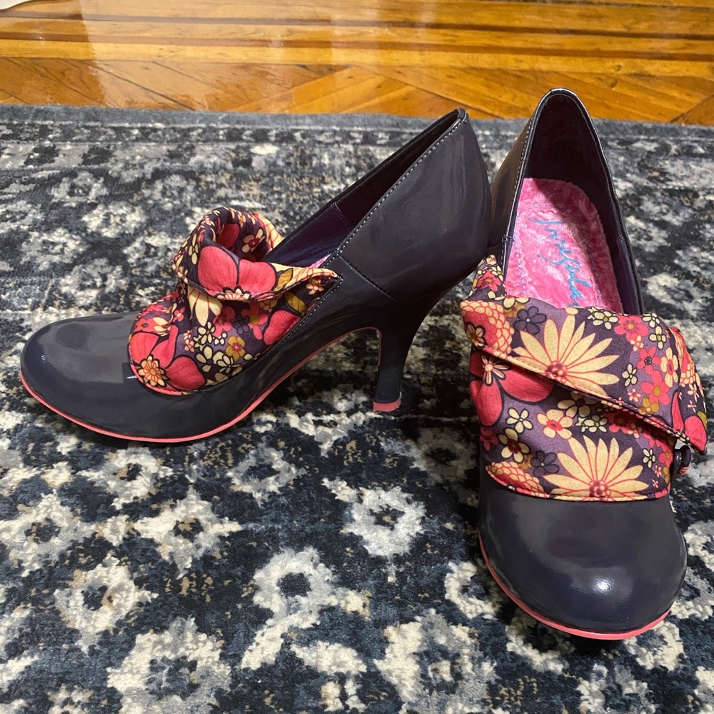 Irregular Choice Purple Patent Flick Flacks Sz 7